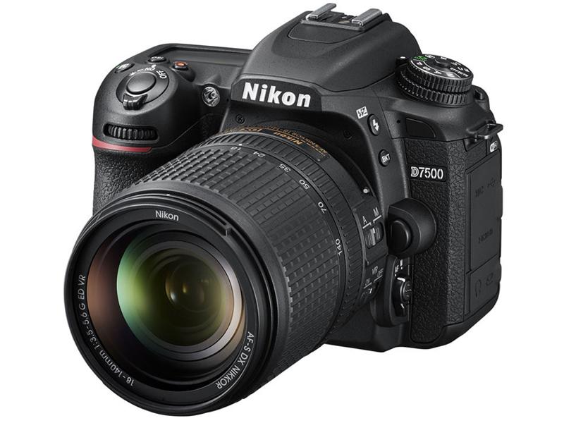 NIKON D7500 + AF-S DX 18-140 f/3.5-5.6G ED VR + SD Lexar 16GB