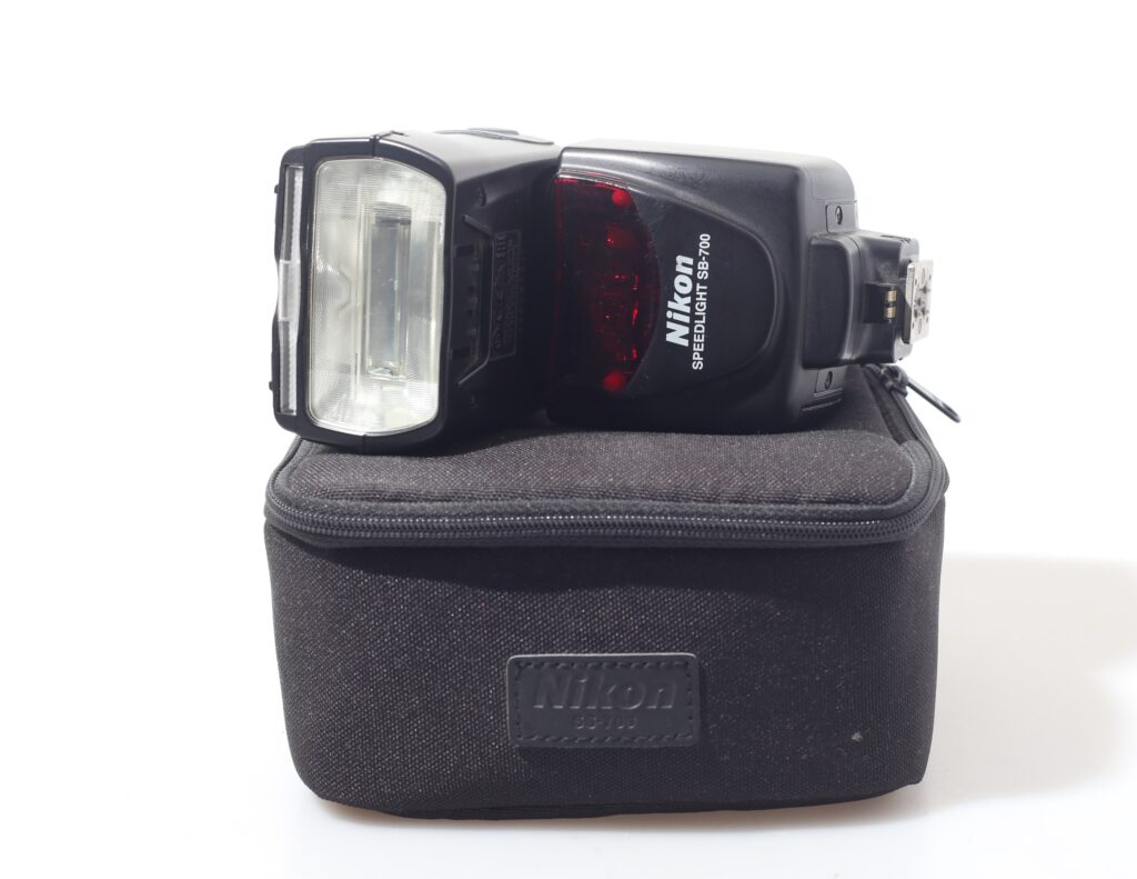 FLASH NIKON SPEEDLIGHT SB-700.