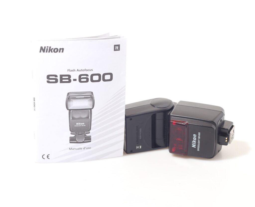 FLASH NIKON SPEEDLIGHT SB-600.