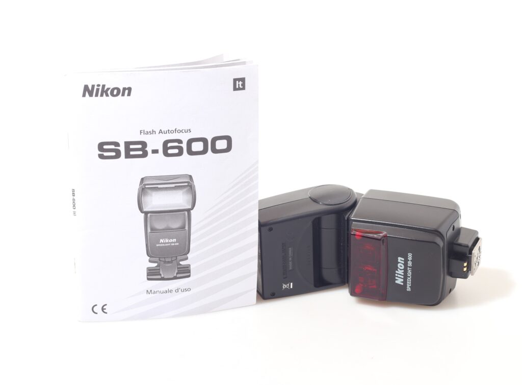 FLASH NIKON SPEEDLIGHT SB-600.